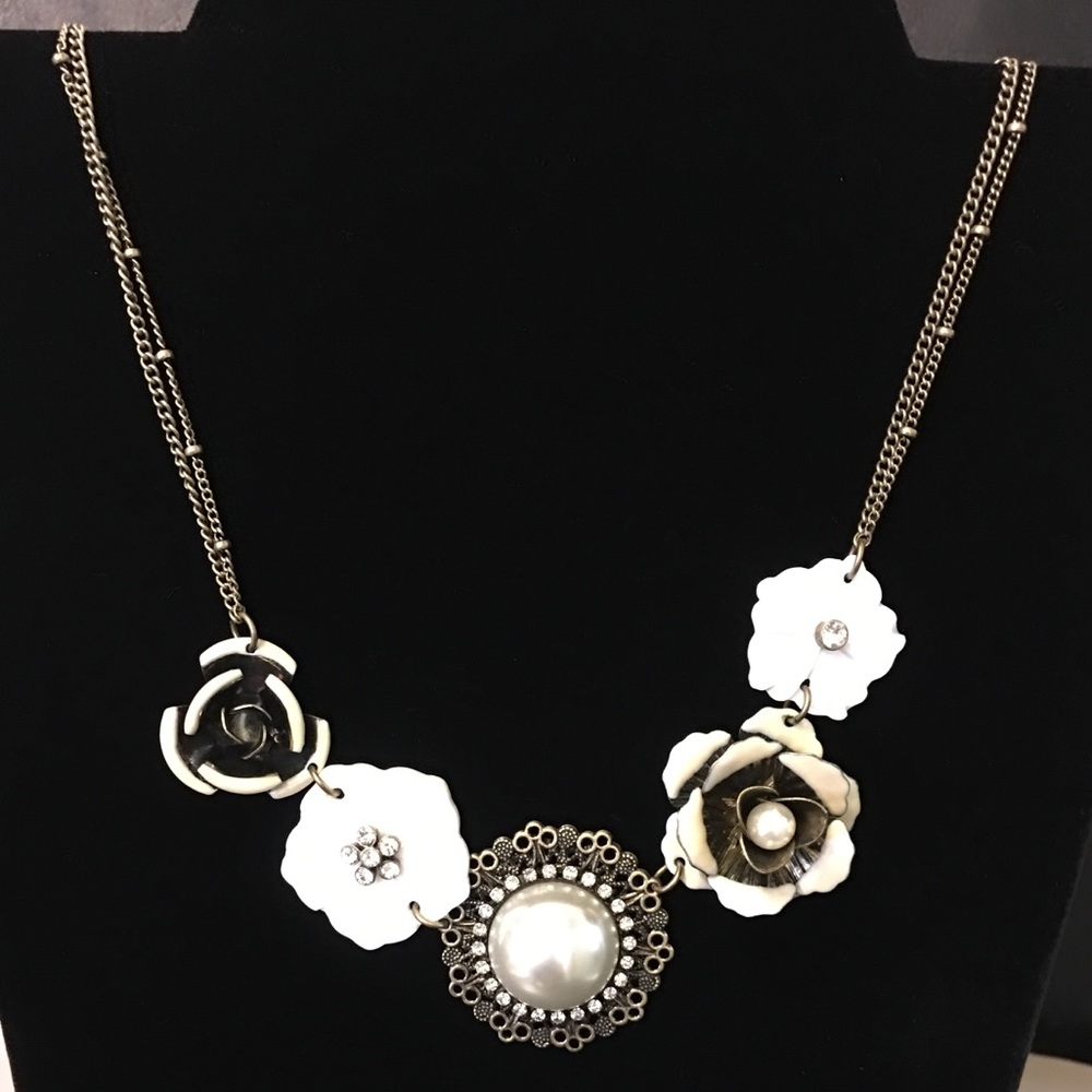 Statement necklace